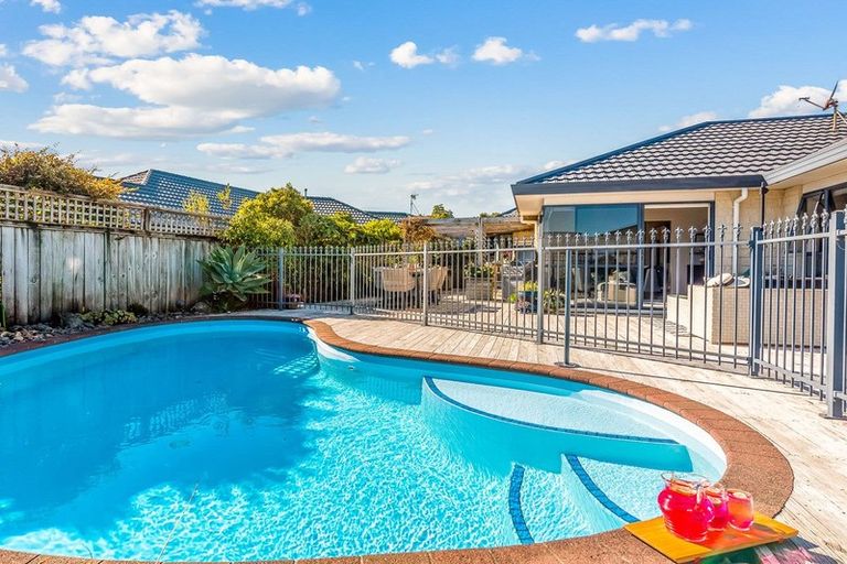 Photo of property in 3 Takahe Drive, Paraparaumu Beach, Paraparaumu, 5032