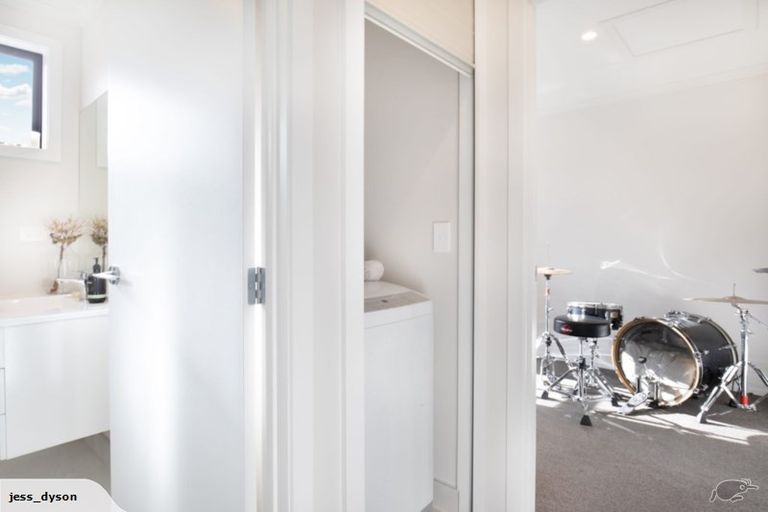 Photo of property in 14 Uku Lane, Hobsonville, Auckland, 0616