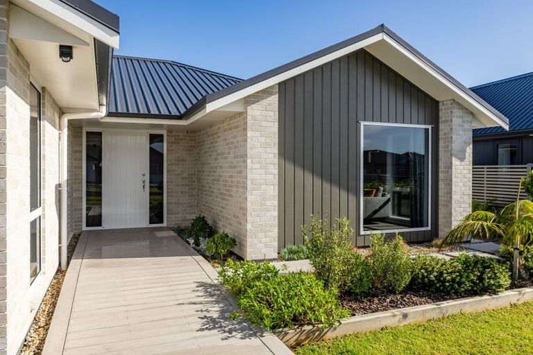 Photo of property in 26 Maturiki Drive, One Tree Point, 0118