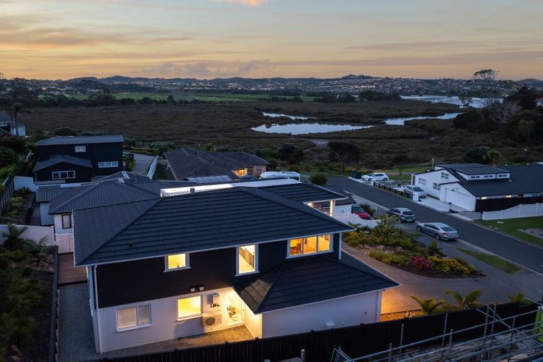 Photo of property in 19 Odlin Lane, Red Beach, 0932