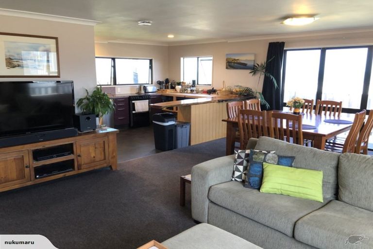 Photo of property in 3 Okiwa Terrace, Waiinu Beach, Whanganui, 4588