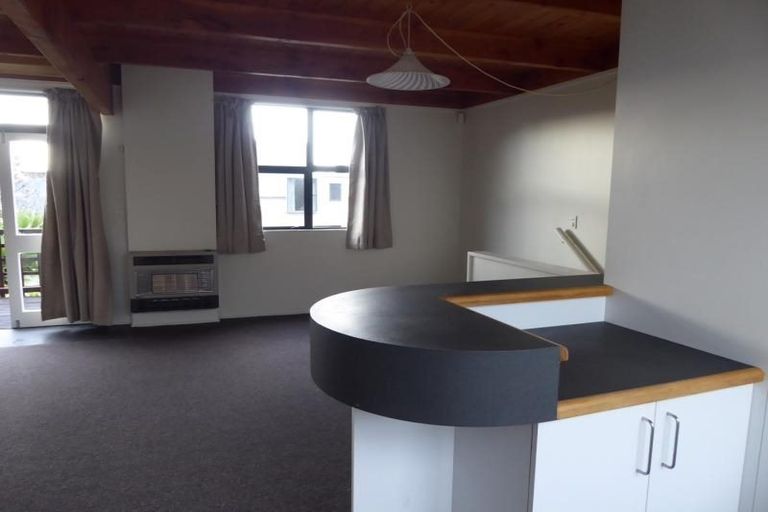 Photo of property in 2/80 Hobson Street, Thorndon, Wellington, 6011