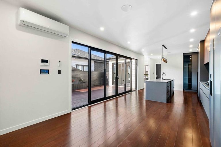 Photo of property in 29 Cara Avenue, Kumeu, 0810