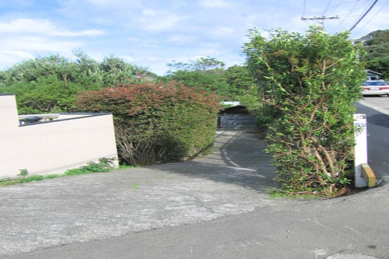 Photo of property in 48 Fortification Road, Karaka Bays, Wellington, 6022