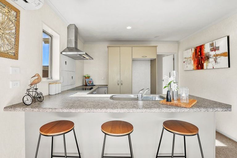 Photo of property in 18b Abergeldie Way, Cambridge, 3434