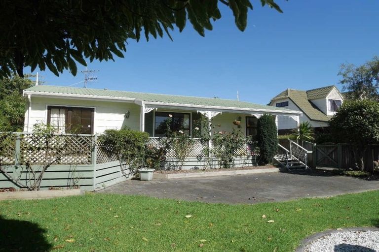 Photo of property in 294 Te Moana Road, Waikanae, 5036