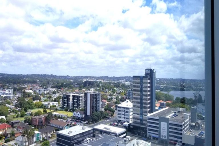 Photo of property in Sentinel Apartments, 1102/3 Northcroft Street, Takapuna, Auckland, 0622