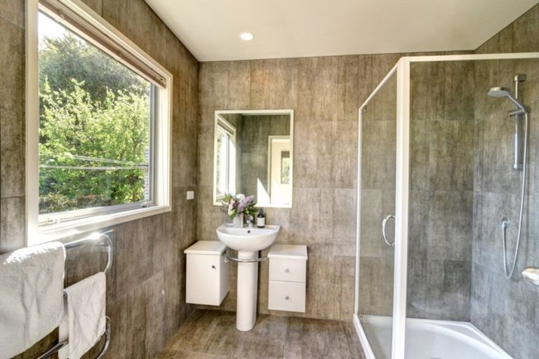 Photo of property in 14b Mckerrow Place, Sunshine Bay, Queenstown, 9300