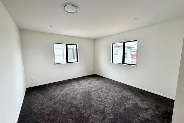Photo of property in 17b Martin Place, Kelston, Auckland, 0602