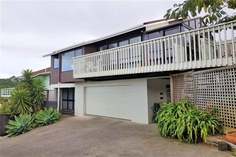 Photo of property in 1/39 Calypso Place, Rothesay Bay, Auckland, 0630