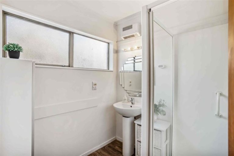 Photo of property in 2/6 Miraka Place, Birkenhead, Auckland, 0626