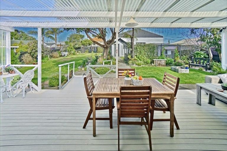 Photo of property in 30 Queen Street, Te Puke, 3119