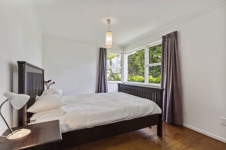 Photo of property in 4 Longfellow Parade, Glen Eden, Auckland, 0604