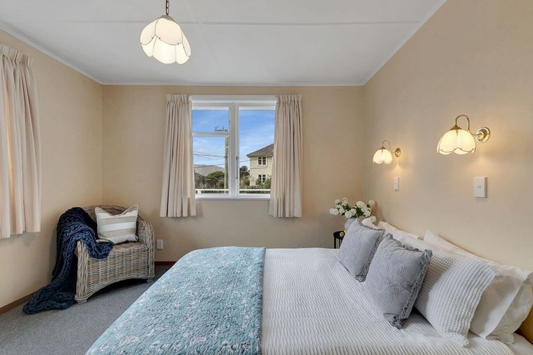 Photo of property in 5 Wakefield Terrace, Tawa, Wellington, 5028