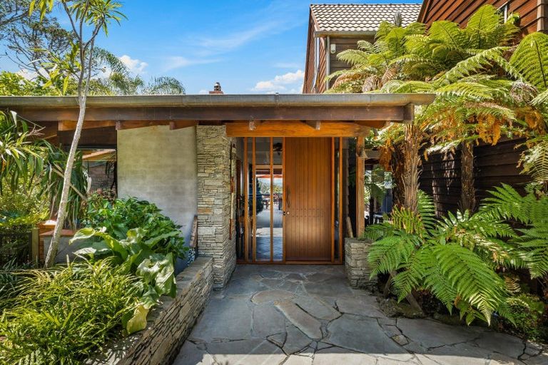 Photo of property in 3 Park Rise, Campbells Bay, Auckland, 0630