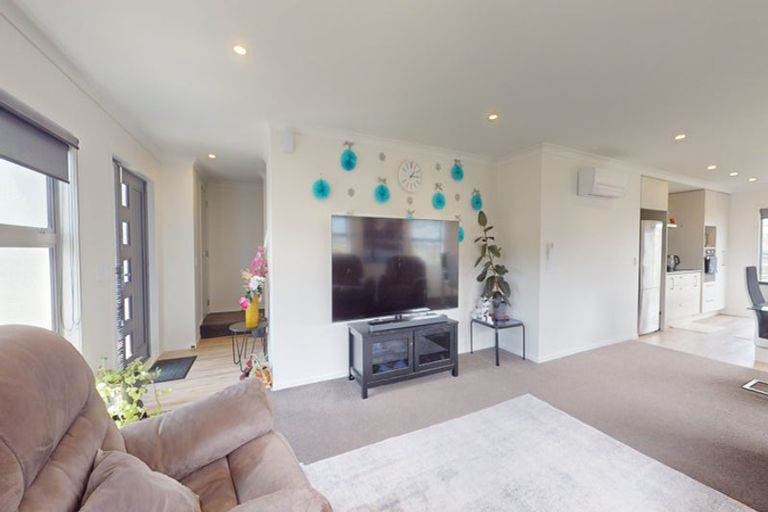 Photo of property in 9 Karearea Avenue, Kenepuru, Porirua, 5022