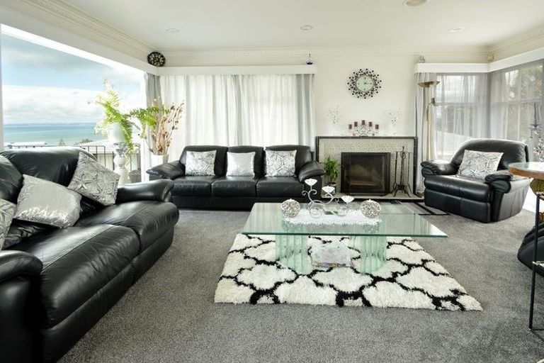Photo of property in 42 Lynbrooke Avenue, Blockhouse Bay, Auckland, 0600