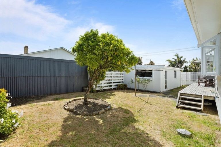 Photo of property in 20 Vincent Road, Northcote Point, Auckland, 0627