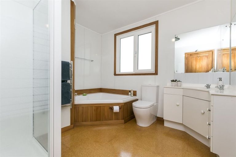 Photo of property in 9 Shortland Street, Khandallah, Wellington, 6035