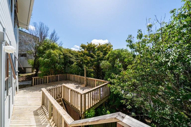 Photo of property in 15a Kereru Bend, Tawa, Wellington, 5028