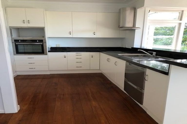 Photo of property in 7 Tinopai Road, Titirangi, Auckland, 0604