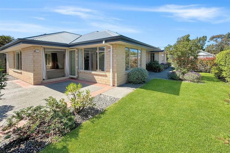 Photo of property in 80 Bowhill Road, New Brighton, Christchurch, 8083