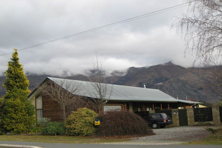 Photo of property in 152 Beacon Point Road, Wanaka, 9305