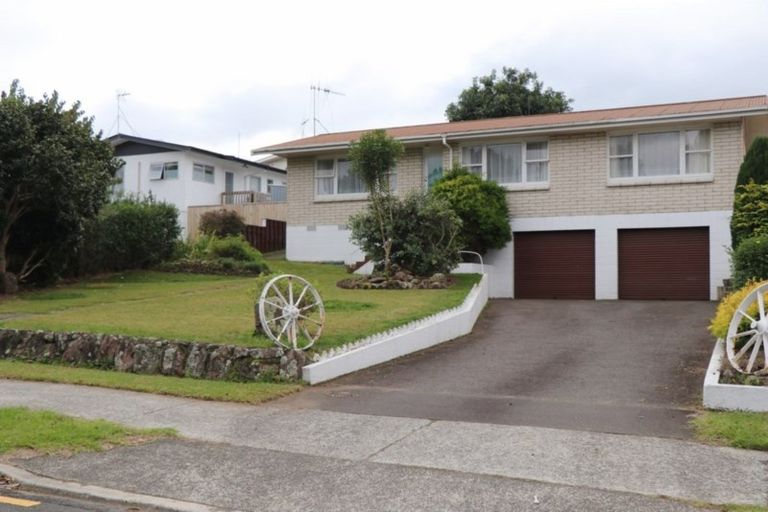 Photo of property in 11 Glenfield Place, Brookfield, Tauranga, 3110