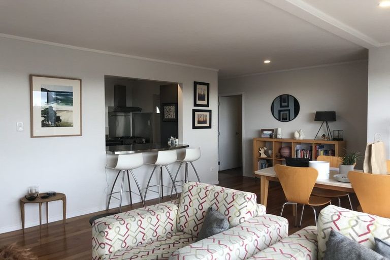 Photo of property in 93 Wade River Road, Stanmore Bay, Whangaparaoa, 0932