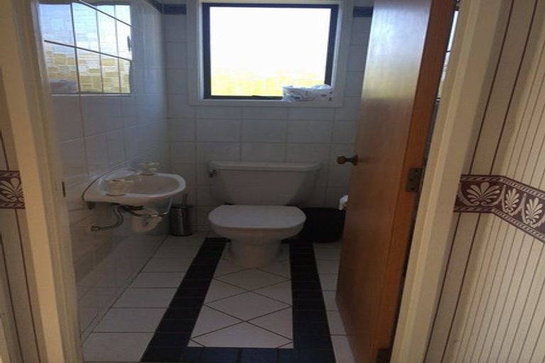 Photo of property in 30 Hoskins Avenue, Hillsborough, Auckland, 1042