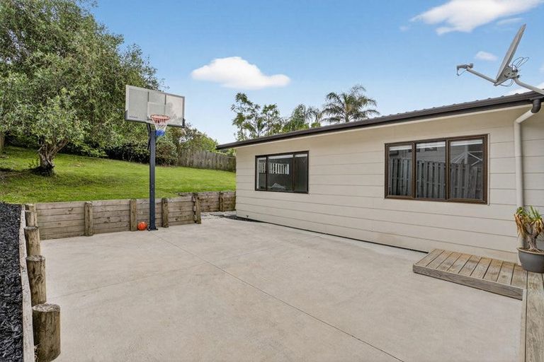 Photo of property in 17 Topliss Drive, Northcross, Auckland, 0632
