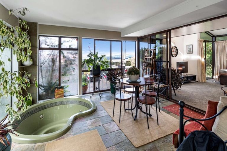 Photo of property in 2 Exeter Place, Tihiotonga, Rotorua, 3015