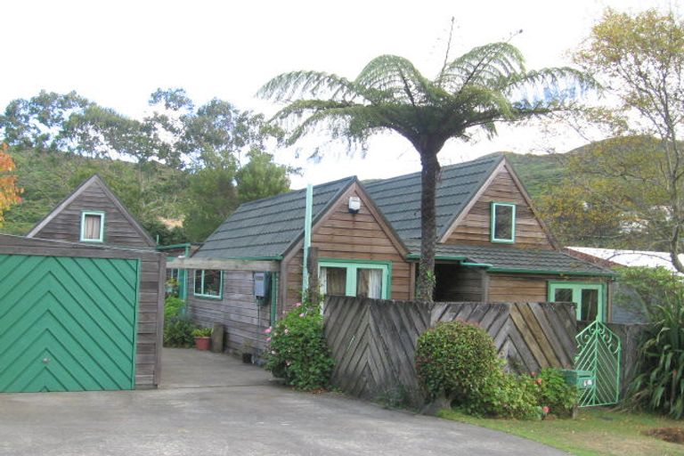 Photo of property in 6 Hazlewood Avenue, Karori, Wellington, 6012