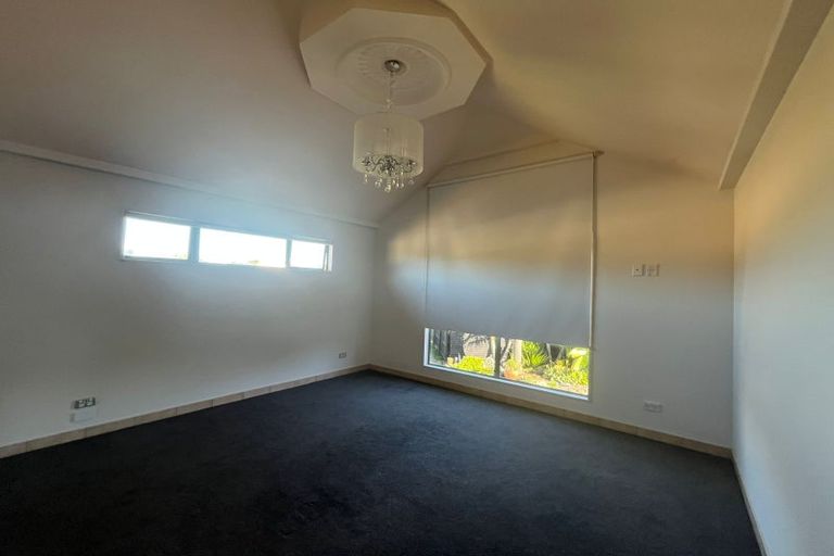 Photo of property in 2/10 Nadine Place, Mangere Bridge, Auckland, 2022