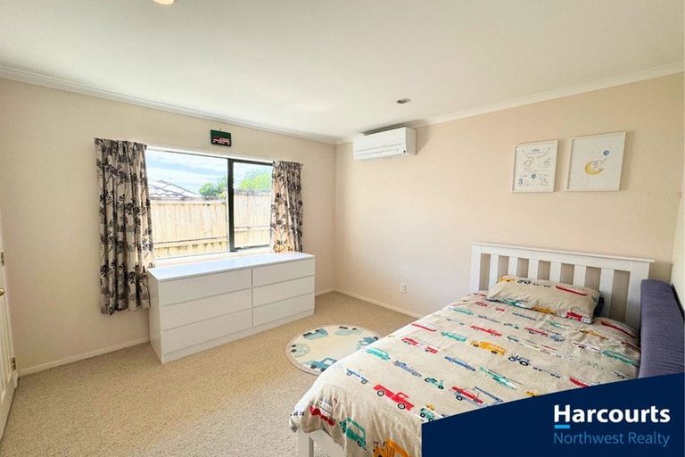 Photo of property in 20 Reybert Place, Massey, Auckland, 0614