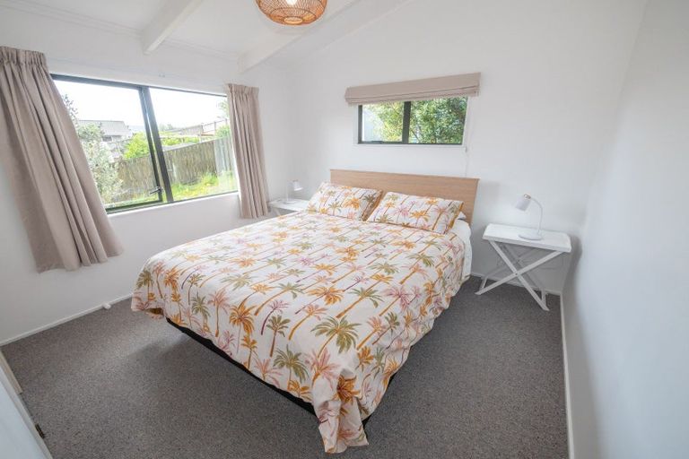 Photo of property in 38 Stratford Drive, Cable Bay, 0420