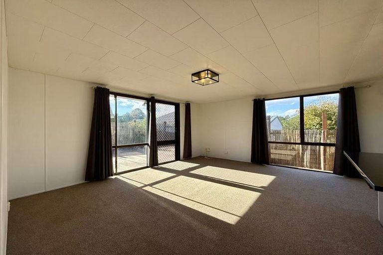 Photo of property in 2/15 Cyril Crescent, West Harbour, Auckland, 0618