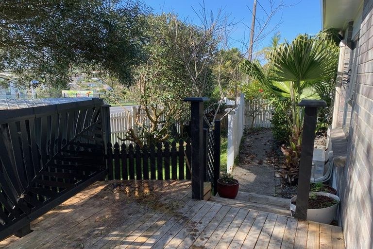 Photo of property in 1/1 Tern Place, Unsworth Heights, Auckland, 0632