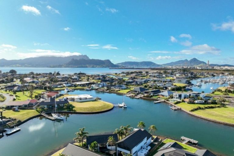 Photo of property in 4 Cordyline Way, One Tree Point, 0118