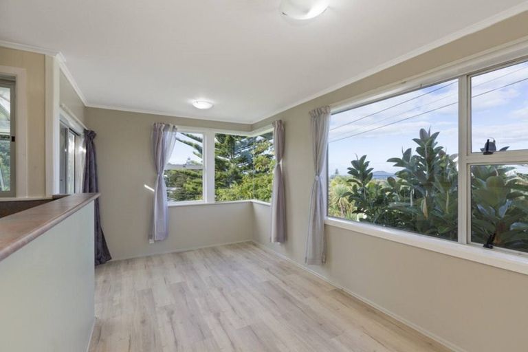 Photo of property in 12 Limmer Place, Browns Bay, Auckland, 0632