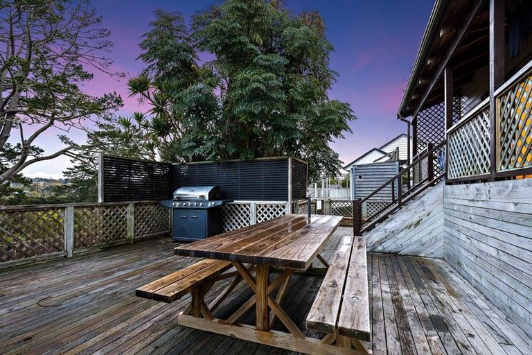 Photo of property in 117 Oreil Avenue, West Harbour, Auckland, 0618