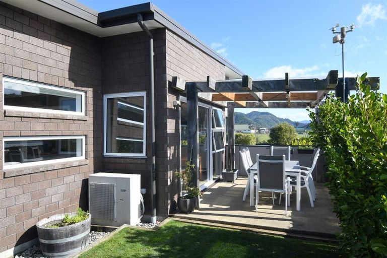 Photo of property in 25 Admiralty Place, Waikawa, Picton, 7220