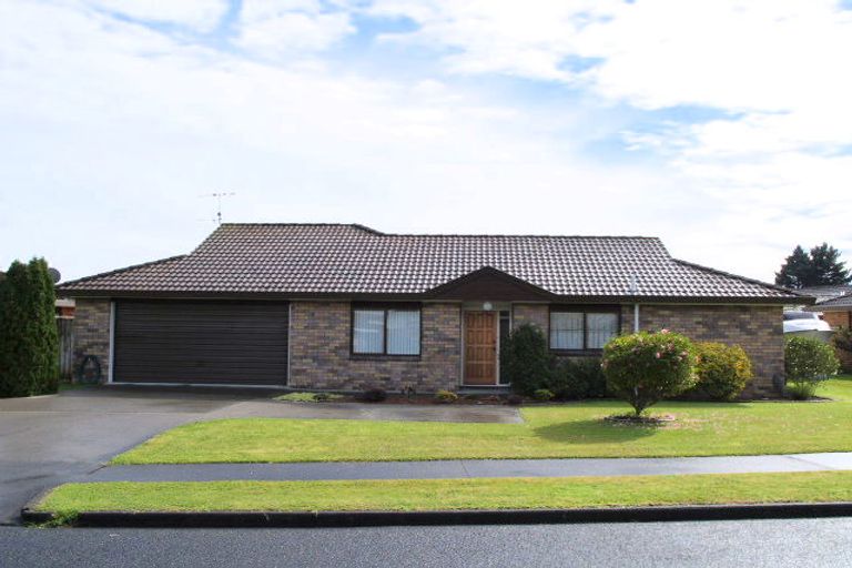 Photo of property in 3b Mirabell Place, Golflands, Auckland, 2013