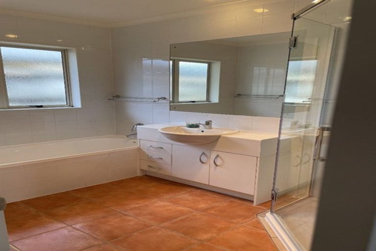 Photo of property in 3 Chapletown Drive, East Tamaki, Auckland, 2016
