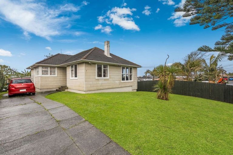 Photo of property in 5 Farnborough Crescent, Mangere, Auckland, 2022