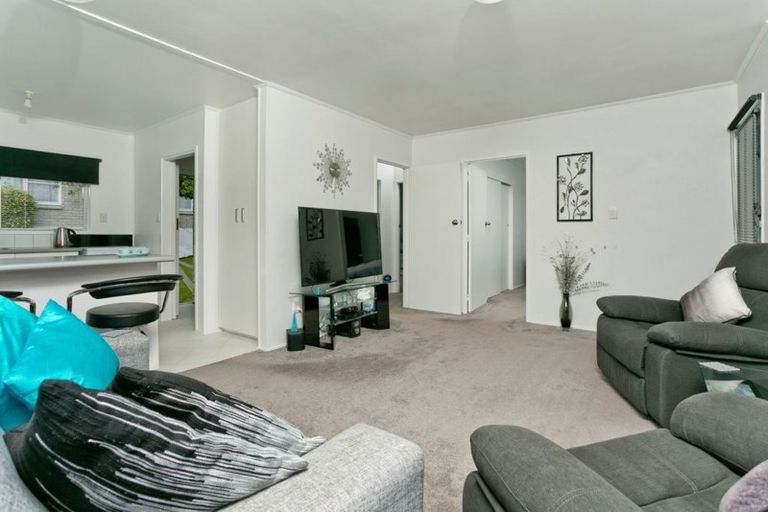 Photo of property in 1/14 Kathleen Street, Totara Vale, Auckland, 0627