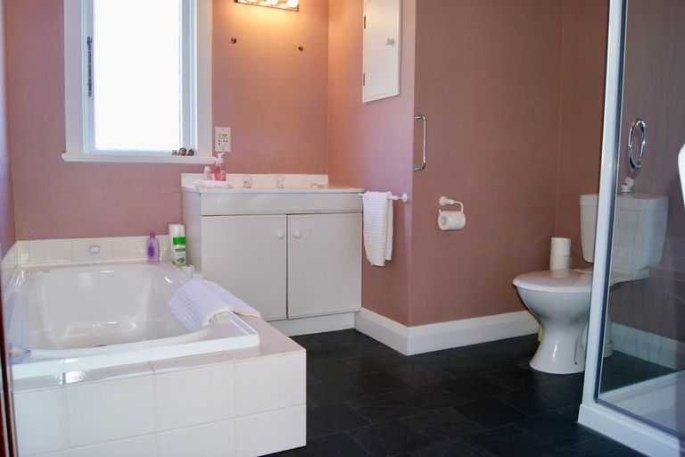 Photo of property in 27 Runbrake Street, Palmerston, 9430