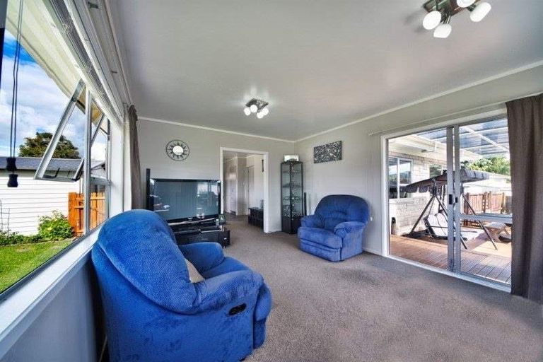 Photo of property in 9 Farwood Drive, Henderson, Auckland, 0612