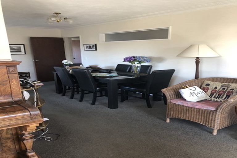 Photo of property in 2/54 Aorangi Road, Bryndwr, Christchurch, 8053