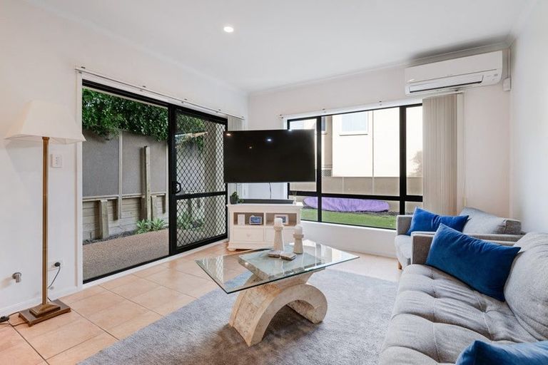 Photo of property in 10 Trimaran Drive, Gulf Harbour, Whangaparaoa, 0930